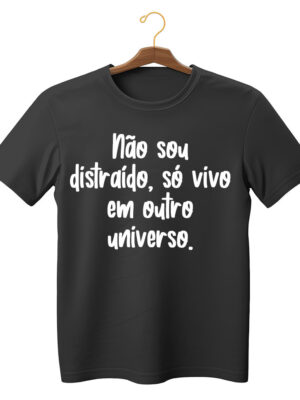 Camiseta criativa “Não sou distraído, só vivo em outro universo” unissex algodão