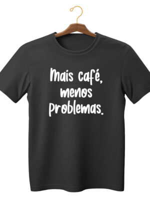 Camiseta estilosa com frase “Mais café, menos problemas” unissex algodão sustentável