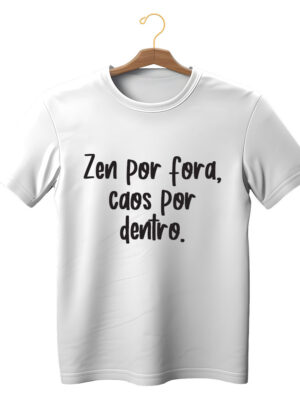 Camiseta divertida unissex “Zen por fora, caos por dentro” 100% algodão sustentável