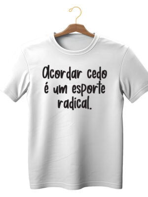 Camiseta divertida unissex “Acordar cedo é um esporte radical” algodão sustentável